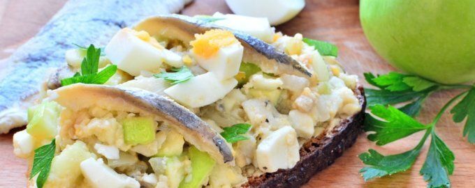 Форшмак из селедки с яблоком и яйцами: спокойное объяснение рецепта