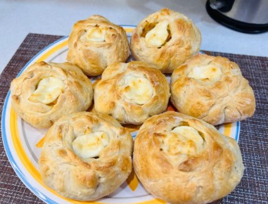 Нежные булочки с капустой и сыром