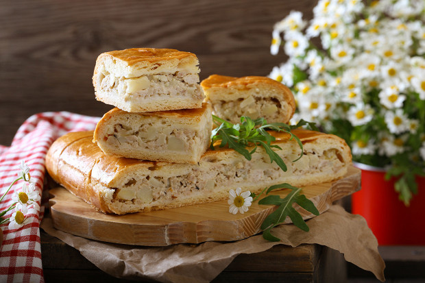 Заливной пирог с картошкой и курицей