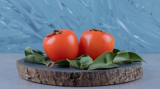 Сладкая угроза: кому стоит отказаться от хурмы