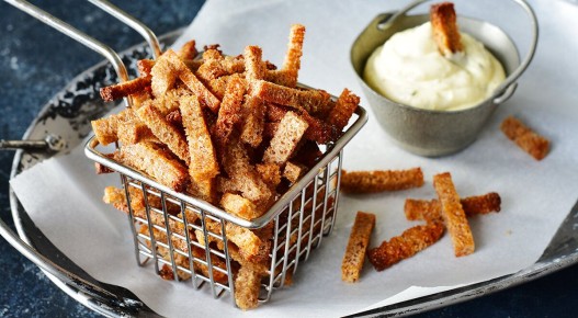 Как приготовить хрустящие сухарики с ароматом чеснока