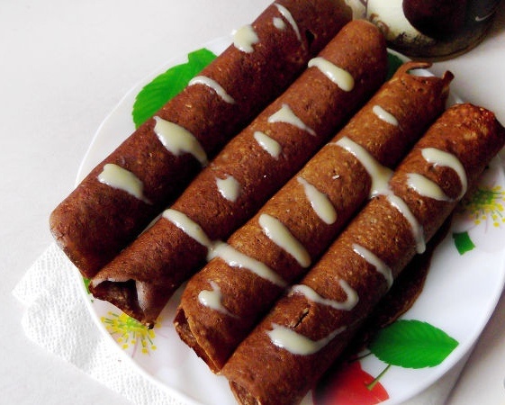 Удивительные овсяные блинчики с какао и сгущенкой, которые стоит попробовать