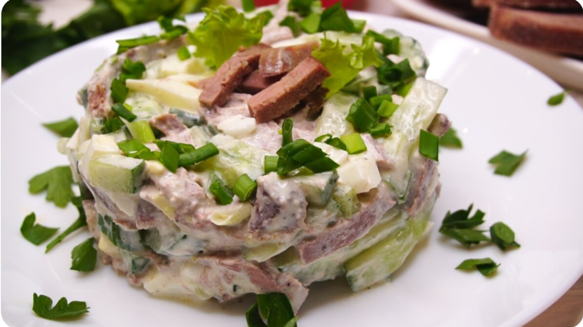 Освежающий салат 'Объедение': идеальное сочетание простоты и вкуса