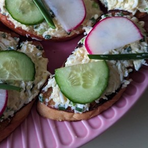 Весенний фейерверк вкуса: изысканные бутерброды для любого повода