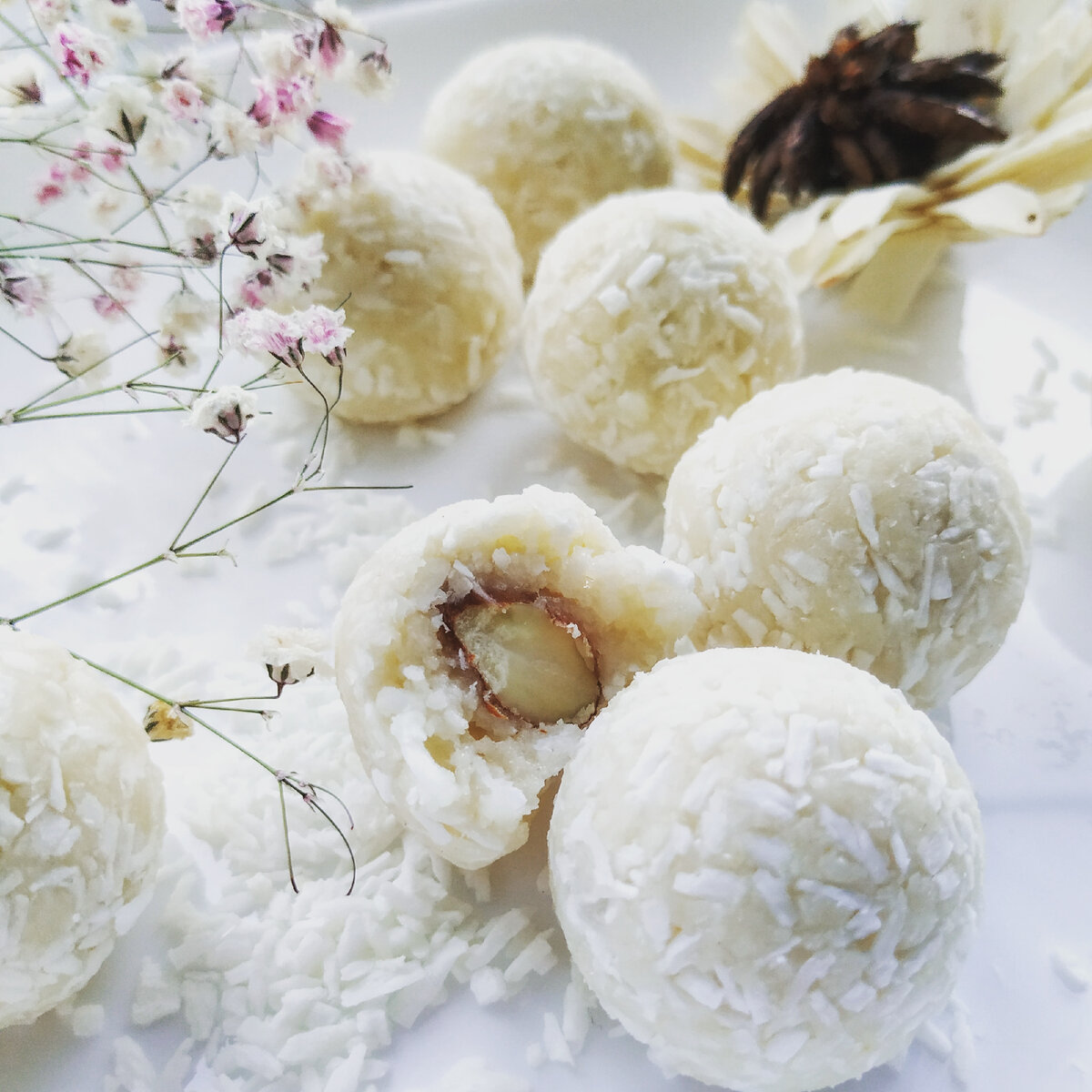 Вкусные и полезные: Как приготовить протеиновые конфеты Рафаэлло без сахара