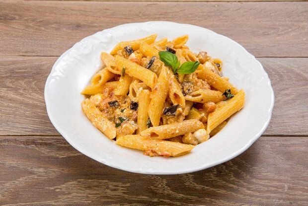 Пенне с баклажанами и фетой: идеальное сочетание для вечернего ужина