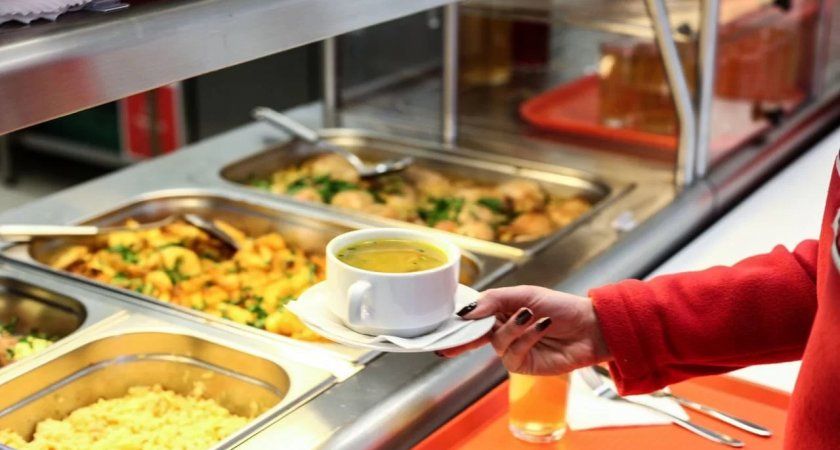 Как обложить бесплатное питание для сотрудников налогами?