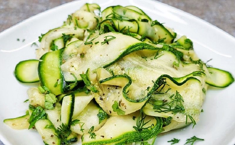 Хрустящая закуска из цукини: лёгкий летний рецепт без жарки