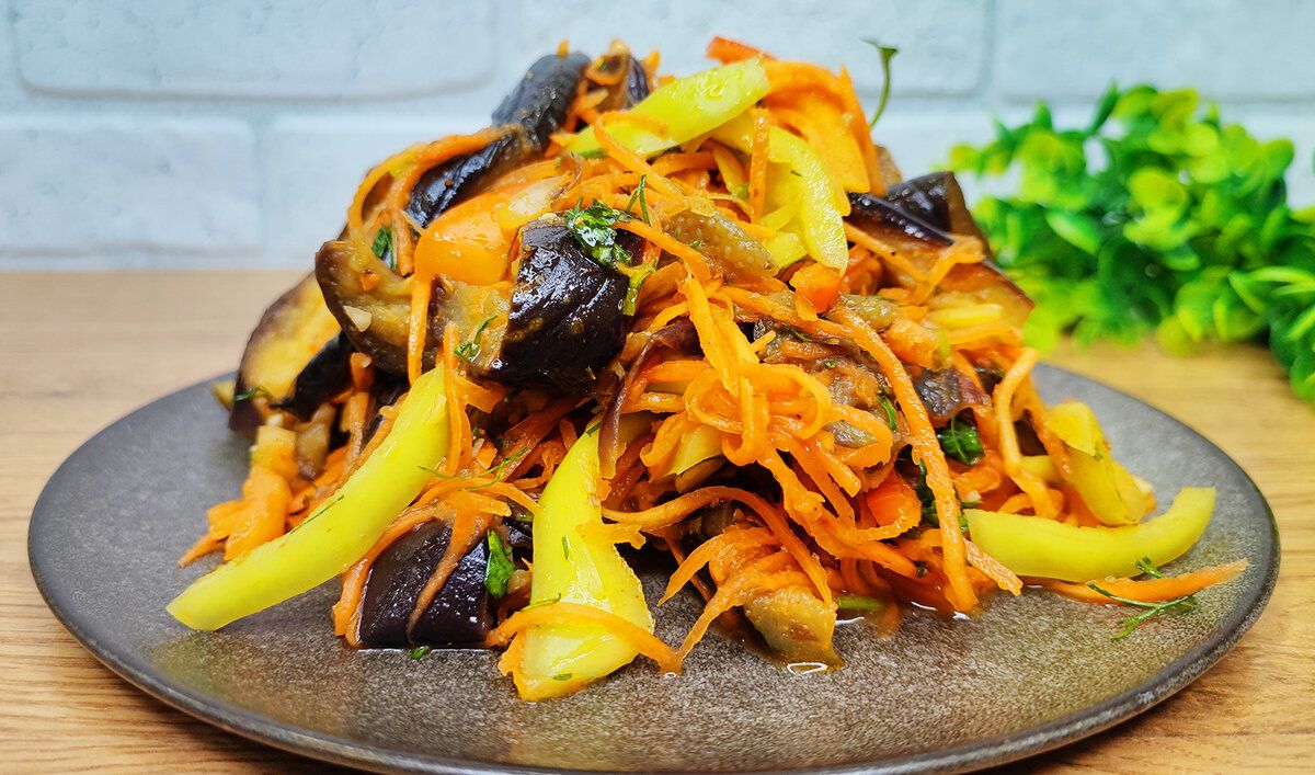 Непревзойденный овощной салат с баклажанами, который станет звездой вашего стола