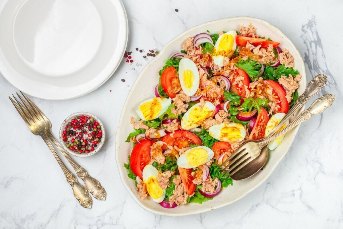 Салаты с перепелиными яйцами: простые и вкусные рецепты для знатоков