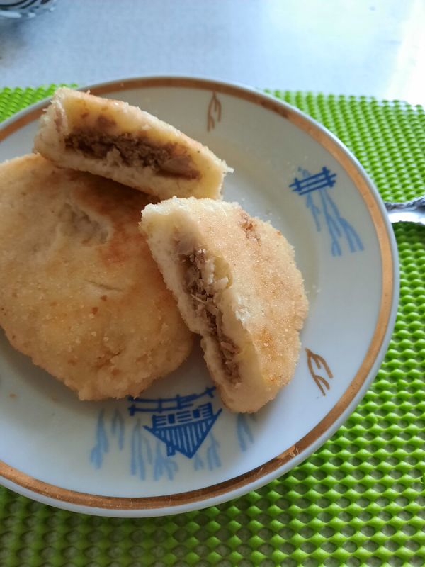 Ностальгия на тарелке: картофельные пирожки с мясной начинкой