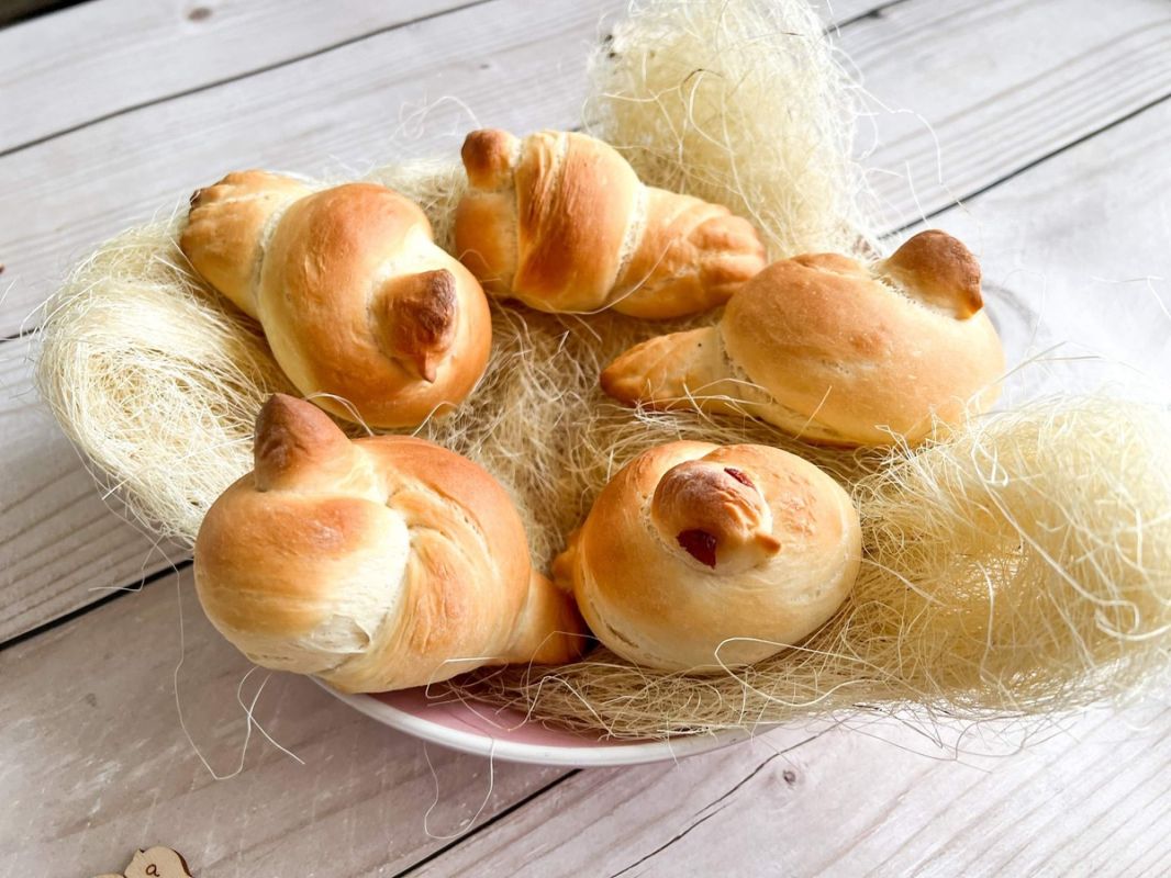 Символ весны на вашем столе: булочки-жаворонки из дрожжевого теста