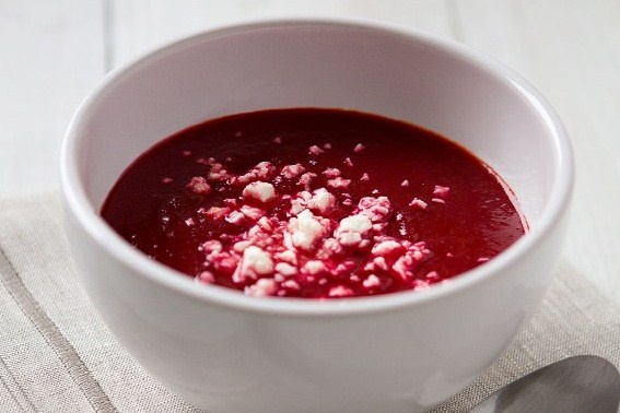Летний свекольник с фетой: освежающий вкус в каждой ложке