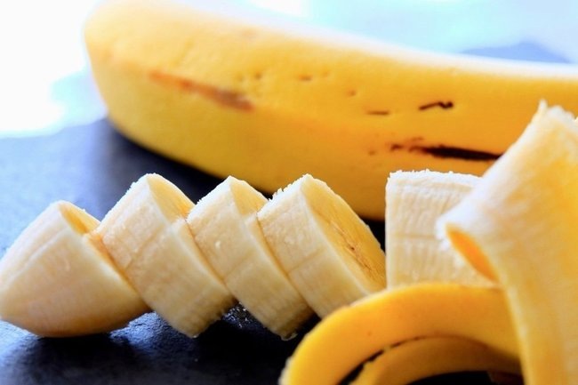 Легкий французский десерт: слойки с бананами в карамели для любого повода