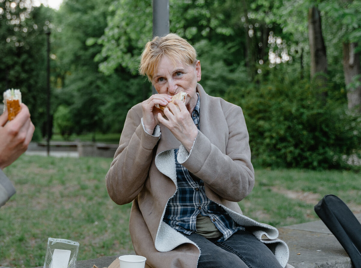 Человек за гранями бедности: случай в кафе, который заставил задуматься