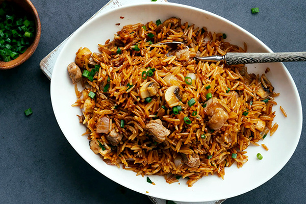Жареный рис с говядиной и грибами: вкус, который требует мастерства