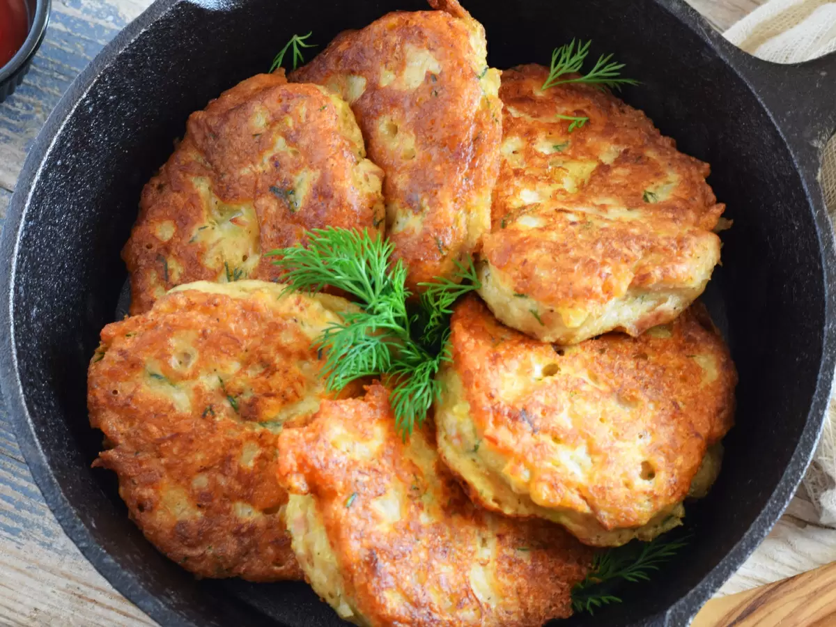 Нежные оладьи из консервов: легкий способ приготовить завтрак для всей семьи