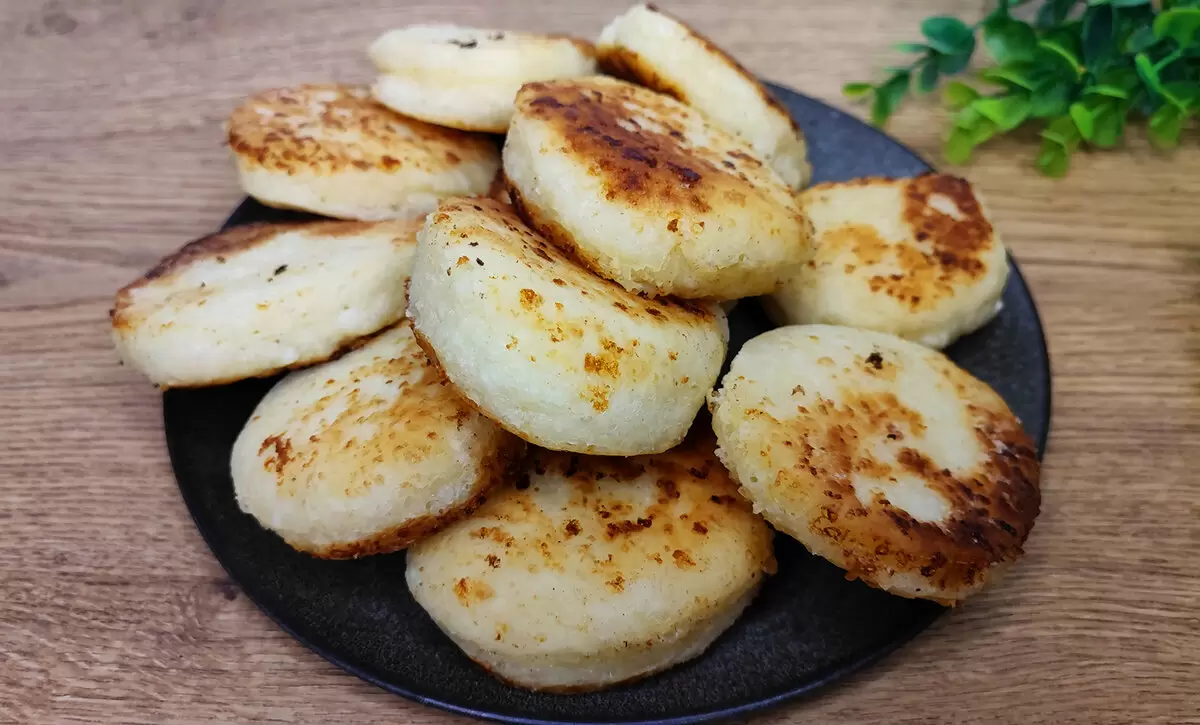 Пышные творожные оладьи, которые быстро исчезают со стола. Попробуйте этот невероятный рецепт!