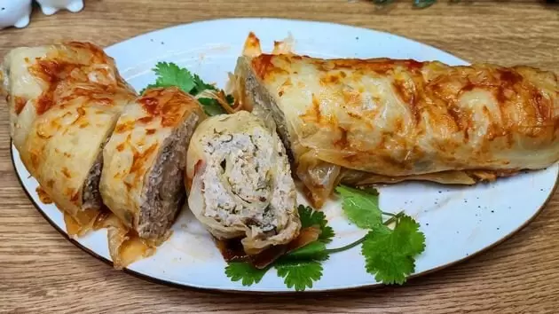 Капустный рулет: уютное и эффектное угощение для любого стола