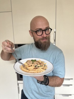 Паста с куриными бёдрышками в сливочном соусе: полезный рецепт от #ЕдаиБорода