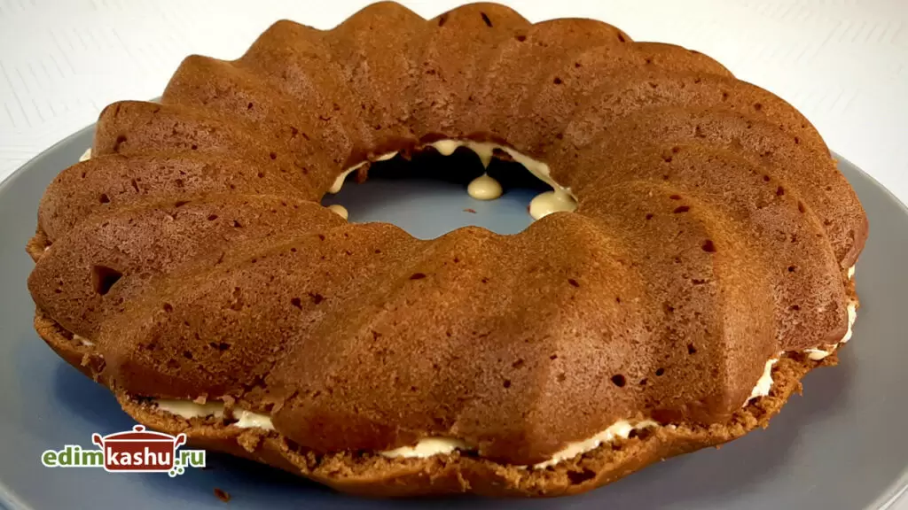 Праздничный шоколадный бисквит на кефире: простота и вкус без яиц