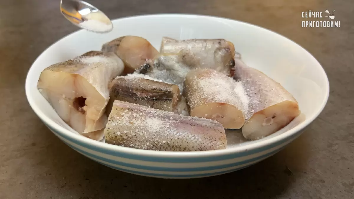 Нежный минтай в сметанном соусе: простой и быстрый рецепт для всей семьи