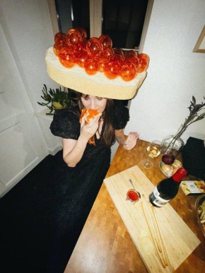 Бутерброды с икрой: как сделать новогодний стол незабываемым