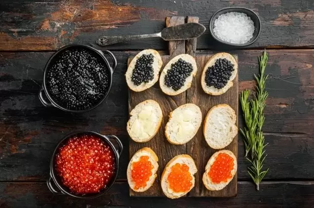 Что выбрать: черная или красная икра?