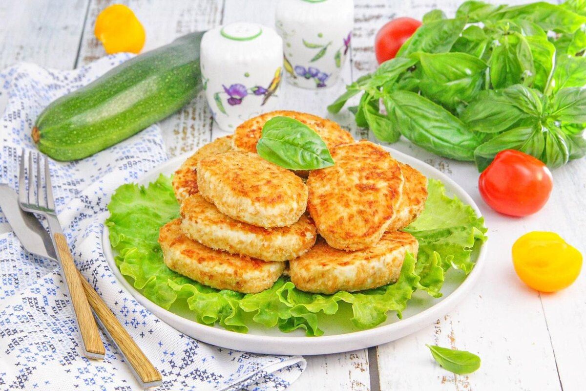 Легкие котлеты из куриной грудки с кабачком: простой и вкусный рецепт, который понравится всем