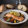 Запеченный лосось с травами: быстро, вкусно и полезно