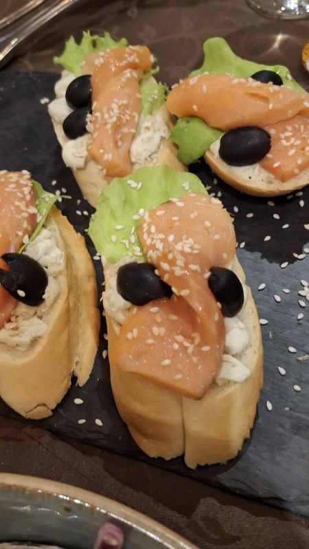 Праздничные бутерброды на багете: быстро, просто, вкусно