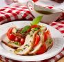 Салат с индейкой, помидорами и зеленым луком