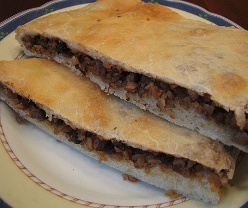 Нежный пирог с гречкой и грибами: простота и вкус в одном блюде